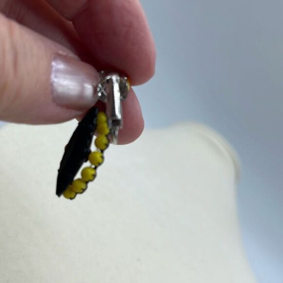 Two pair of Vintage Fab clip style earrings - Picture 5 of 8